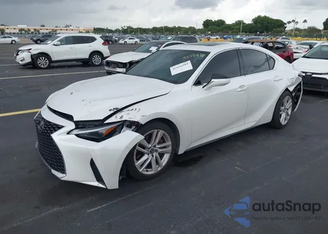 2023 Lexus Is 300 z USA, uszkodzony, nr VIN JTHCA1D28P5127702